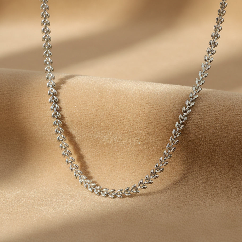 Hoja Pendant Necklace